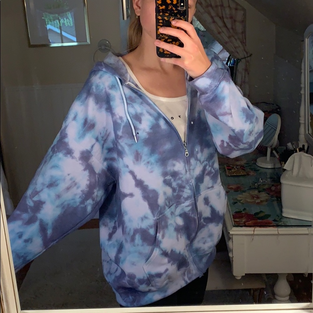 TIE DYE SWEATSHIRT